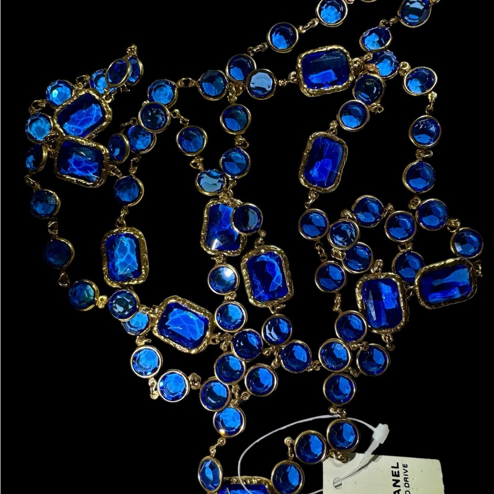 Chanel vintage 1981 Chicklet Necklace in Sapphire-blue. - Picture 3 of 8